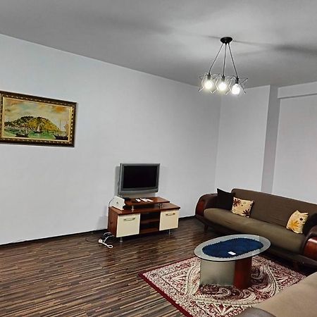 Appartamento Familiare Di Toni Shkoder Bagian luar foto