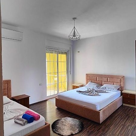 Appartamento Familiare Di Toni Shkoder Bagian luar foto